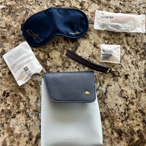 Raven + Lily Travel Kit / American Airlines Exclusive